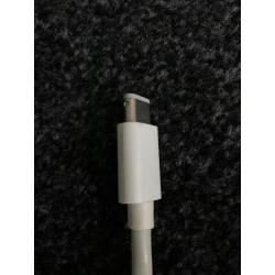 Te Koop een Mac Mini 2.1 Intel Core 2 Duo 64 Bit Computer met Serienummer YM8102JTYL2 met 2 Ghz en de Stroomadapter en een All. Apple Toetsenbord(Een paar toetsen werken niet) en Apple Mighty Usb Mouse.