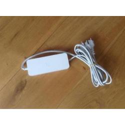 Te Koop Mac Mini YM008B81G9G5 met 2,26 Ghz met draadloos internet en een 18 Inch Dell Cinema Display en een Video Adapter Mini Display Poort naar Dvi en een Airport Extreme.