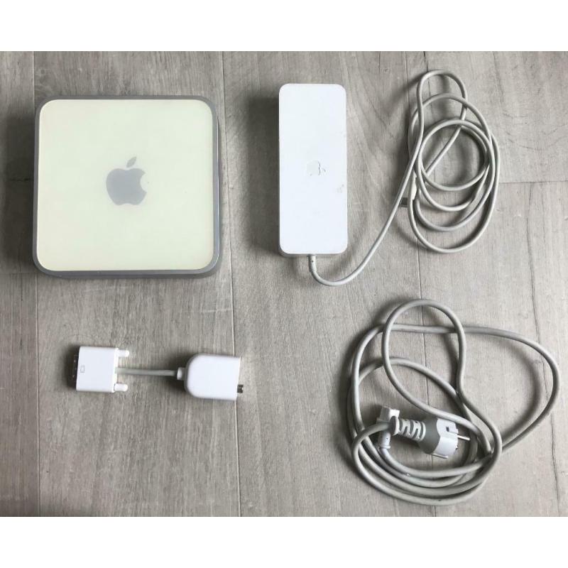 Te Koop Mac Mini G 4 Computer met Serienummer YM5070HWRHR met 1,25 Ghz en de Stroomadapter en zonder een Toetsenbord en zonder een Muis voor de prijs van € 85.