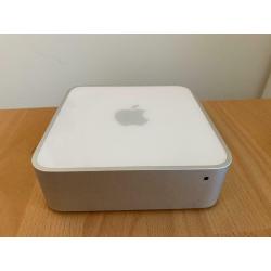 Te Koop een Mac Mini Snow Leopard Server met Serienummer YM9470WAB9X met 2,53 Ghz en de Stroomadapter.