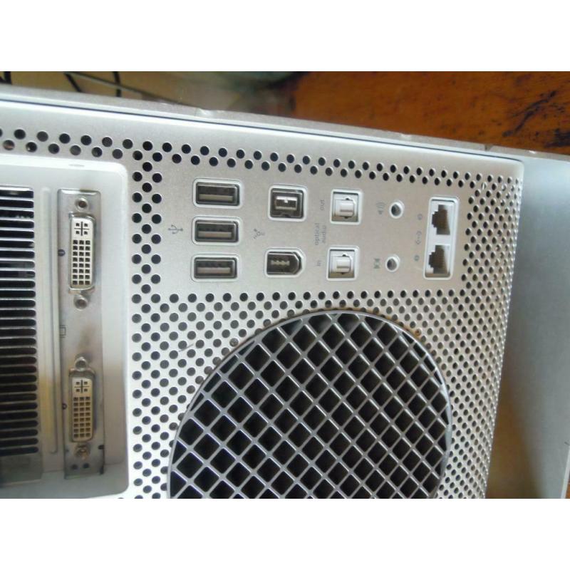 Te Koop een Mac Pro 2.1 met 2 maal 2,66 GHz 4 Cores Intel Xeon met Serienummer CK7301CDY3P .