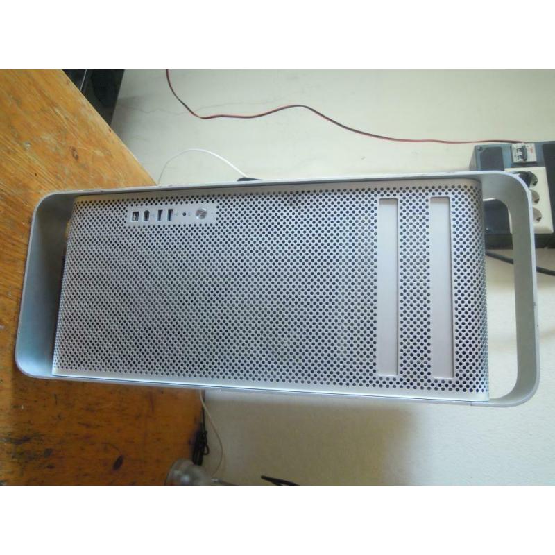 Te Koop een Mac Pro 2.1 met 2 maal 2,66 GHz 4 Cores Intel Xeon met Serienummer CK7301CDY3P .