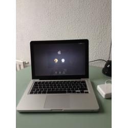 Te Koop 13 Inch Macbook Pro W8933MPM66E en Iomega Externe Harde Schijf met 500 Gb.