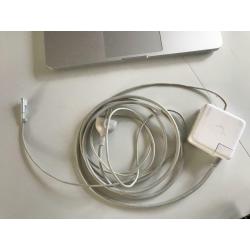 Te Koop 13 Inch Macbook Pro W8933MPM66E en Iomega Externe Harde Schijf met 500 Gb.