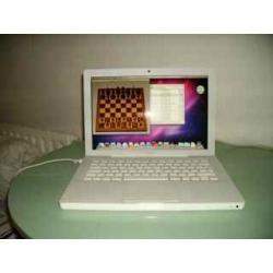 Te Koop 13 Inch Witte Macbook 1.1 met 1,83 Ghz met Serienummer 4H631JK5U9B met draadloos internet en een Stroomadapter en een Nieuwe Accu en een Mini Externe Iomega Harde Schijf met 500 Gb.