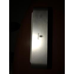 Te Koop een 15 Inch Powerbook G 4 met 1,25 Ghz met Serienummer W84121FKNRZ met draadloos internet en een Stroomadapter Inclusief Mini Iomega Externe Harde Schijf van 500 Gb.