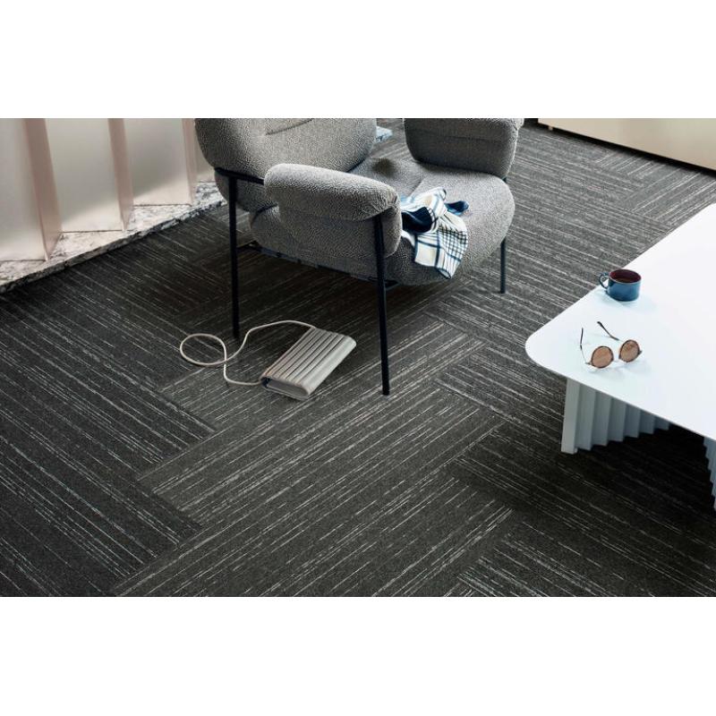 Sterke goedkope Zwarte tapijttegels met wit accent  25x100cm