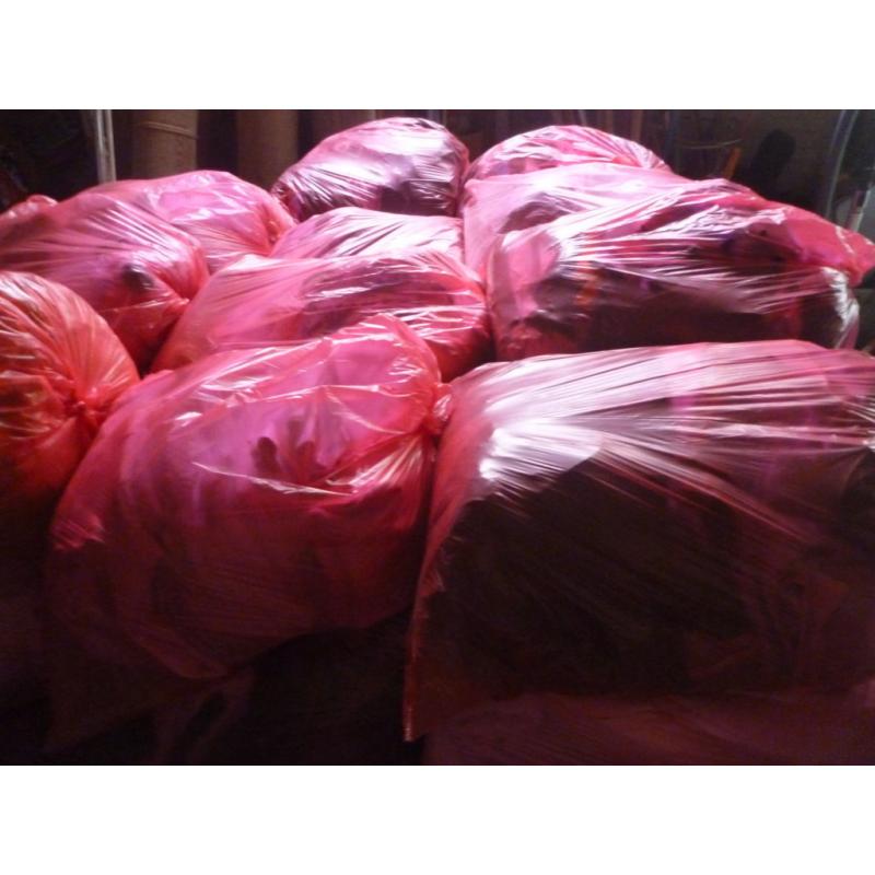 60 zakken kleding, stoffen ....