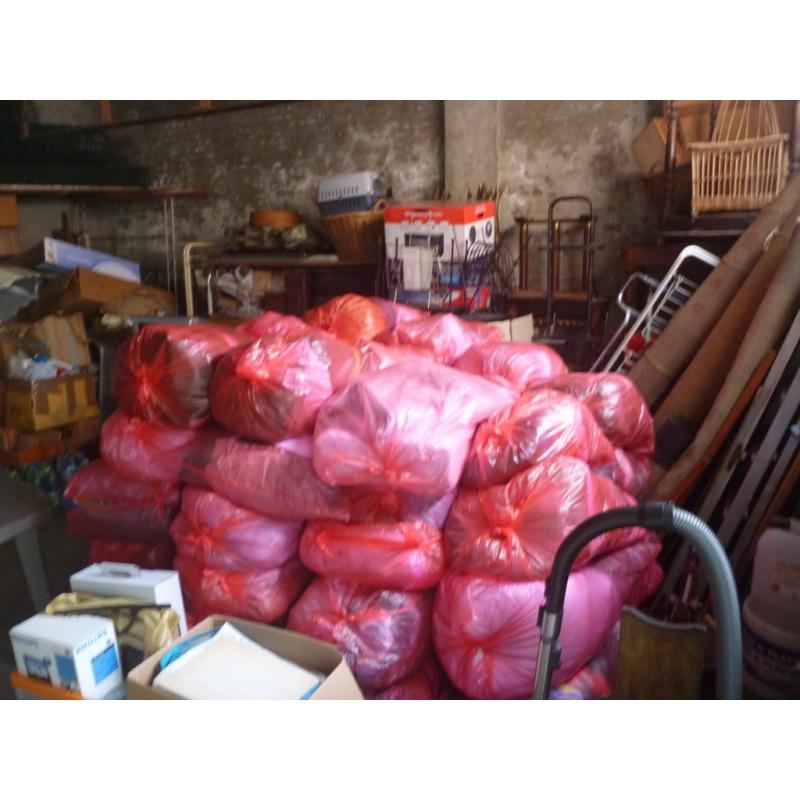 60 zakken kleding, stoffen ....