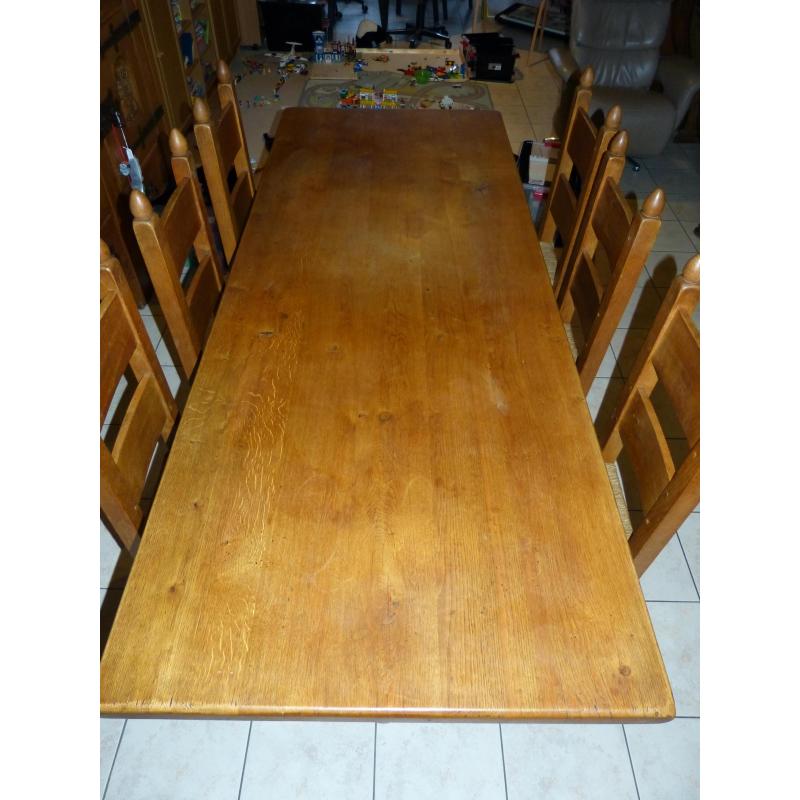 Massief houten eettafel en stoelen
