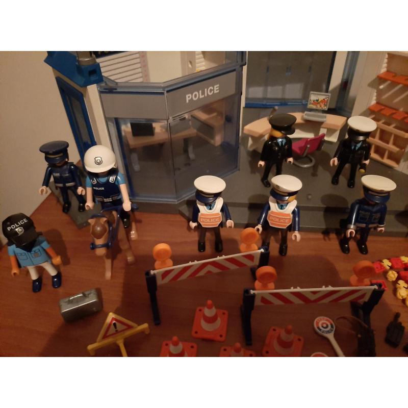 Politiebureau & veel accesoires Playmobil.