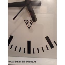 Industriële Vintage Pragotron wandklok