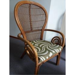2 rotan stoelen