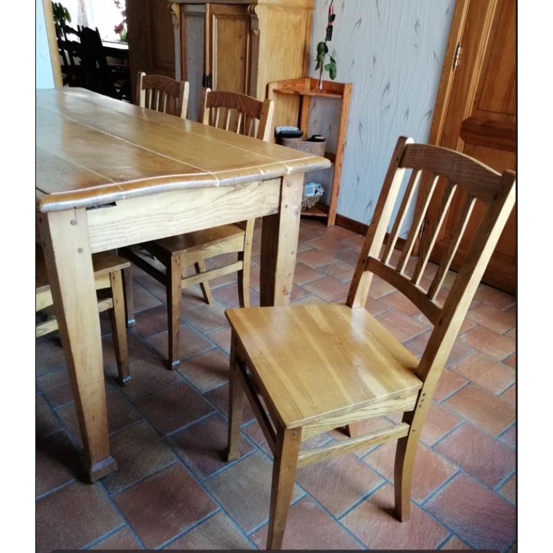 Antieke keukentafel met 6 stoelen