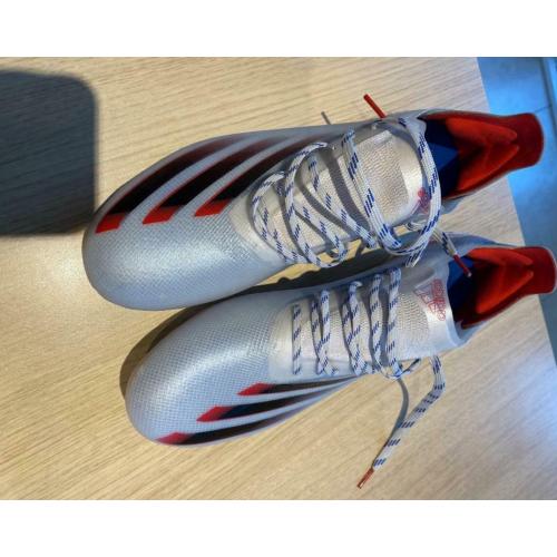 Nieuwe voetbalschoenen adidas