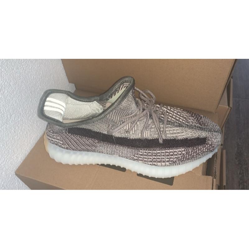 Yeezy Lyon maat 44