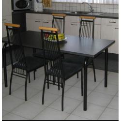Te koop 6 stoelen met tafel .