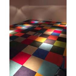 Mooie Rode mix Heuga & Interface Tapijttegels Decoratief!