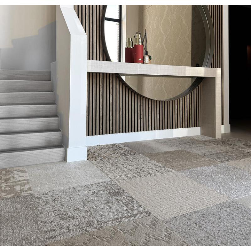 Mooie decoratieve mix van beige Interface Tapijttegels