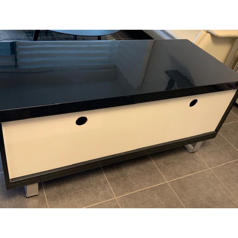 TV KAST DESIGN MET 2 LADES