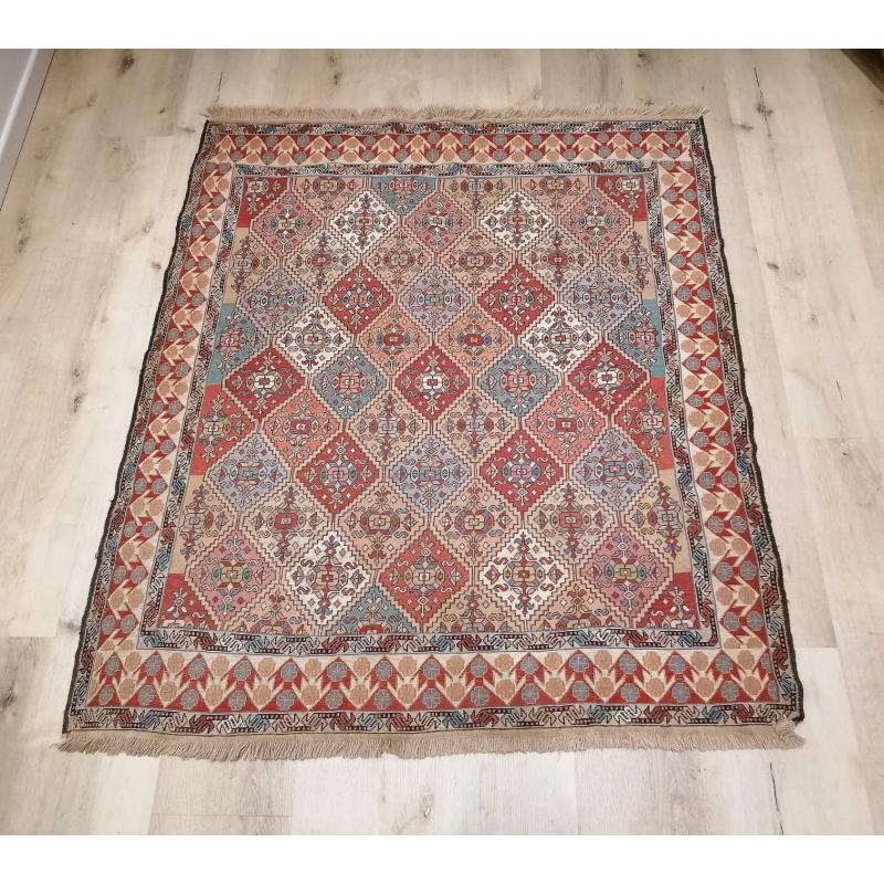 Kelim carpet