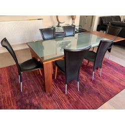 Eettafel met glazen blad