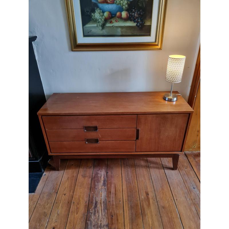 VINTAGE KASTJE MET 3 LADES & DEUR MET PLANK
