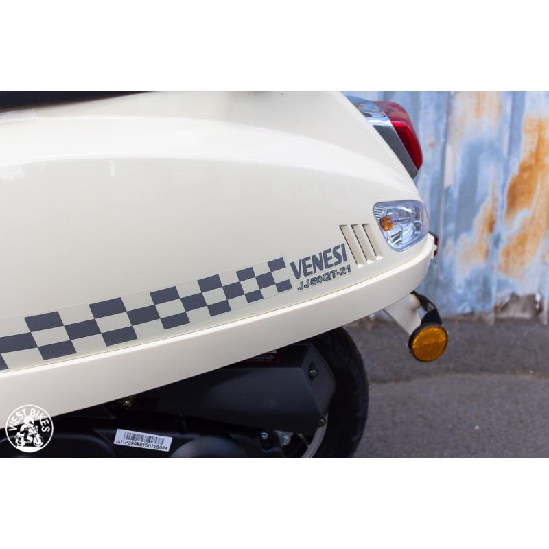 ***Gloednieuwe Venesi crème scooter Klasse A of B***
