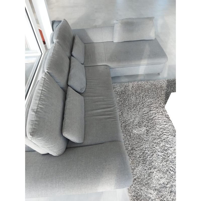 Moderne grijze zetel