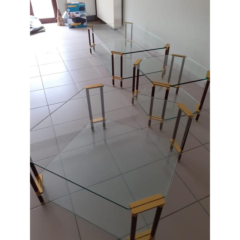 3 glazen tafels