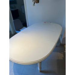 Uitschuifbare eettafel