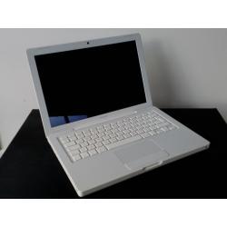 Te Koop 13 Inch Witte Macbook 2.1 met 2,16 Ghz met Serienummer W8721CSSYA3 met draadloos internet en een Stroomadapter en een Nieuwe Accu.