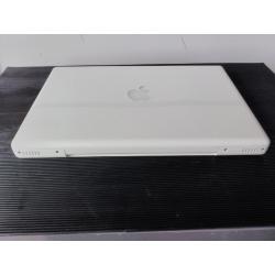 Te Koop 13 Inch Witte Macbook 1.1 met 1,83 Ghz met Serienummer 4H631JK5U9B met draadloos internet en een Stroomadapter en een Nieuwe Accu en een Mini Externe Iomega Harde Schijf met 500 Gb.