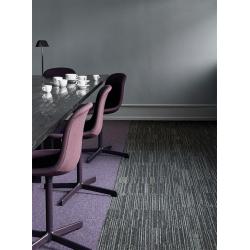 Mooie Works Hype tapijttegels van Interface met kleur accent