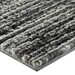 Yuton 105 tapijttegels van Interface. Nog in drie kleuren