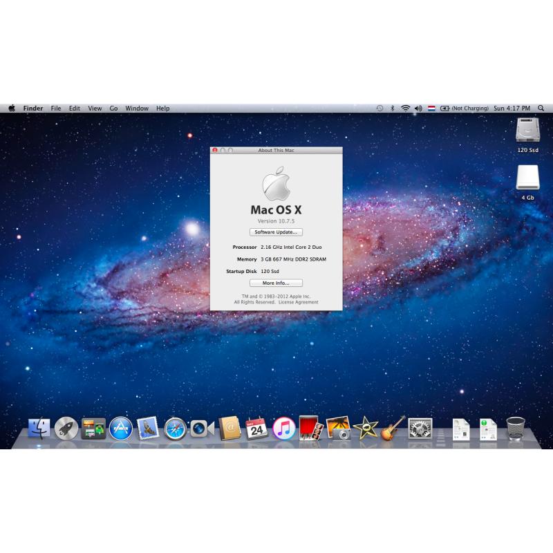 Te Koop 13 Inch Zwarte Macbook W872762SYA4 en de Stroomadapter.