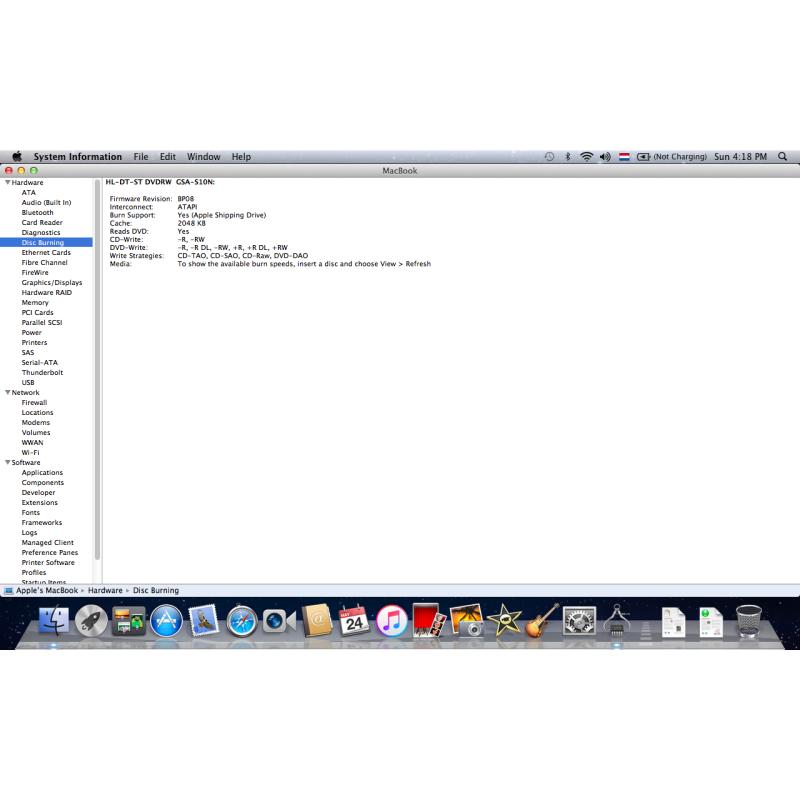 Te Koop 13 Inch Zwarte Macbook W872762SYA4 en de Stroomadapter.
