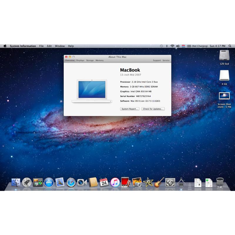Te Koop een 13 Inch Snelle Zwarte Macbook met 2,16 Ghz met Serienummer W8727625YA4 met draadloos internet en een Stroomadapter en een Goede Accu met 67 Cycl. voor de prijs van € 220.