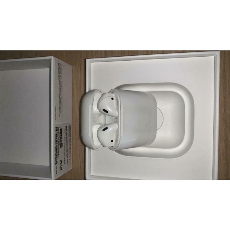 Apple Airpods 2 (zo goed als nieuw)