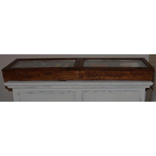 OUDE VITRINEKAST (liggend) BxDxH 50x148x14 cm