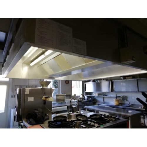 flinke afzuigkap voor in de horeca of als u thuis een groot 'eiland ' heeft