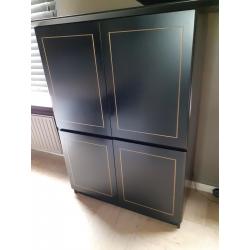 Volledige eetplaats, dressoir, barkast, tafel en 6 stoelen