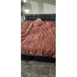 Kingsize bed