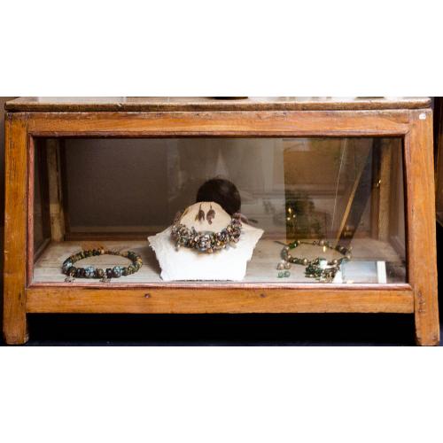 OUDE VITRINEKAST BxDxH 86X43X47 cm
