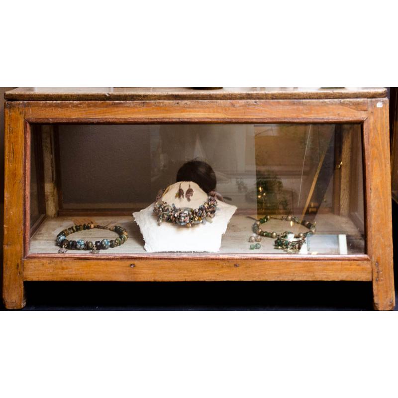 OUDE VITRINEKAST BxDxH 86X43X47 cm