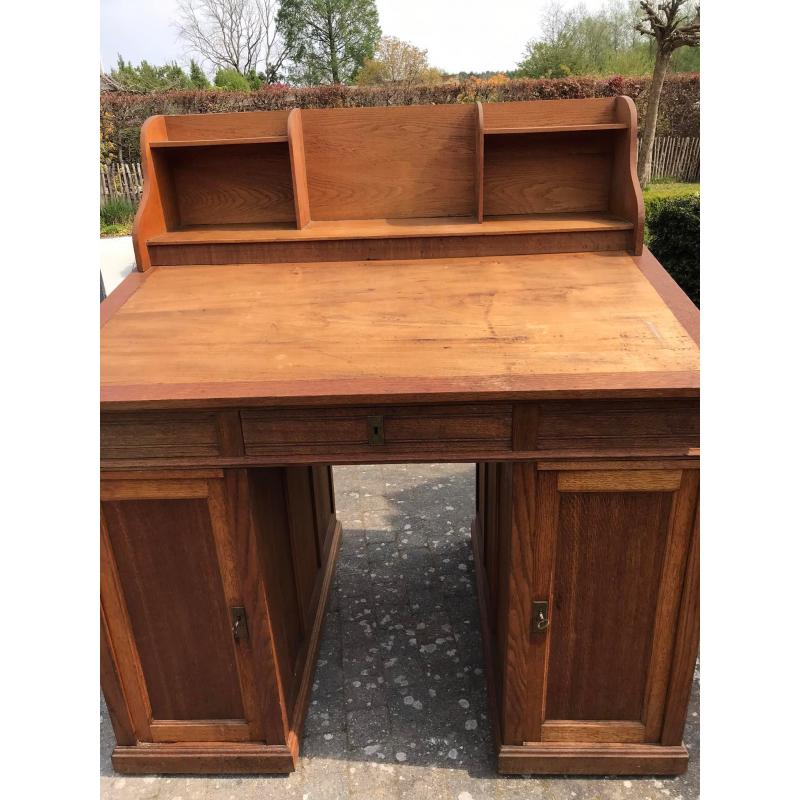 antieke dubbele bureau