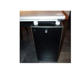 BULO soliede bureautafel en onderkasten