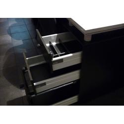 BULO soliede bureautafel en onderkasten