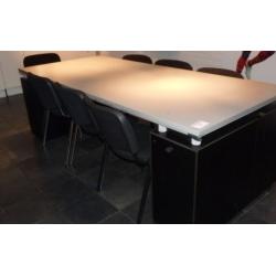BULO soliede bureautafel en onderkasten