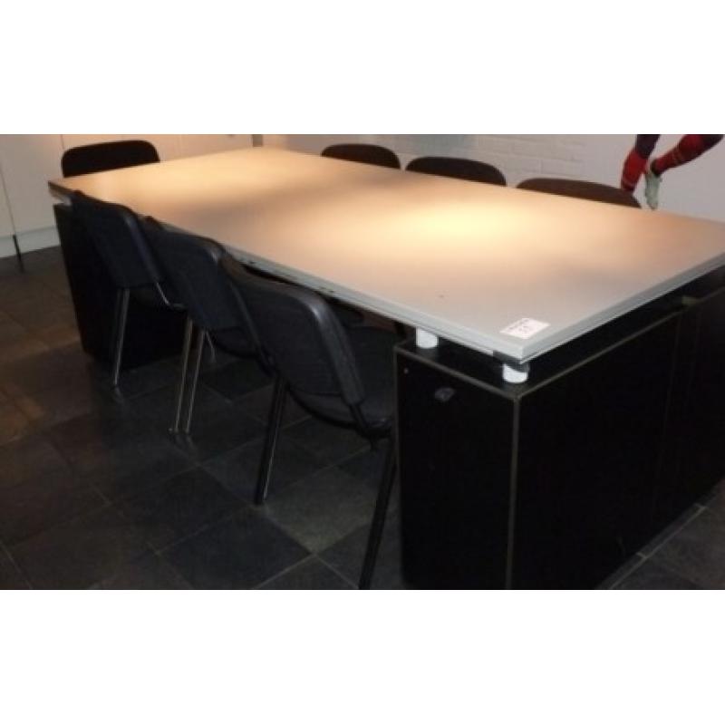 BULO soliede bureautafel en onderkasten